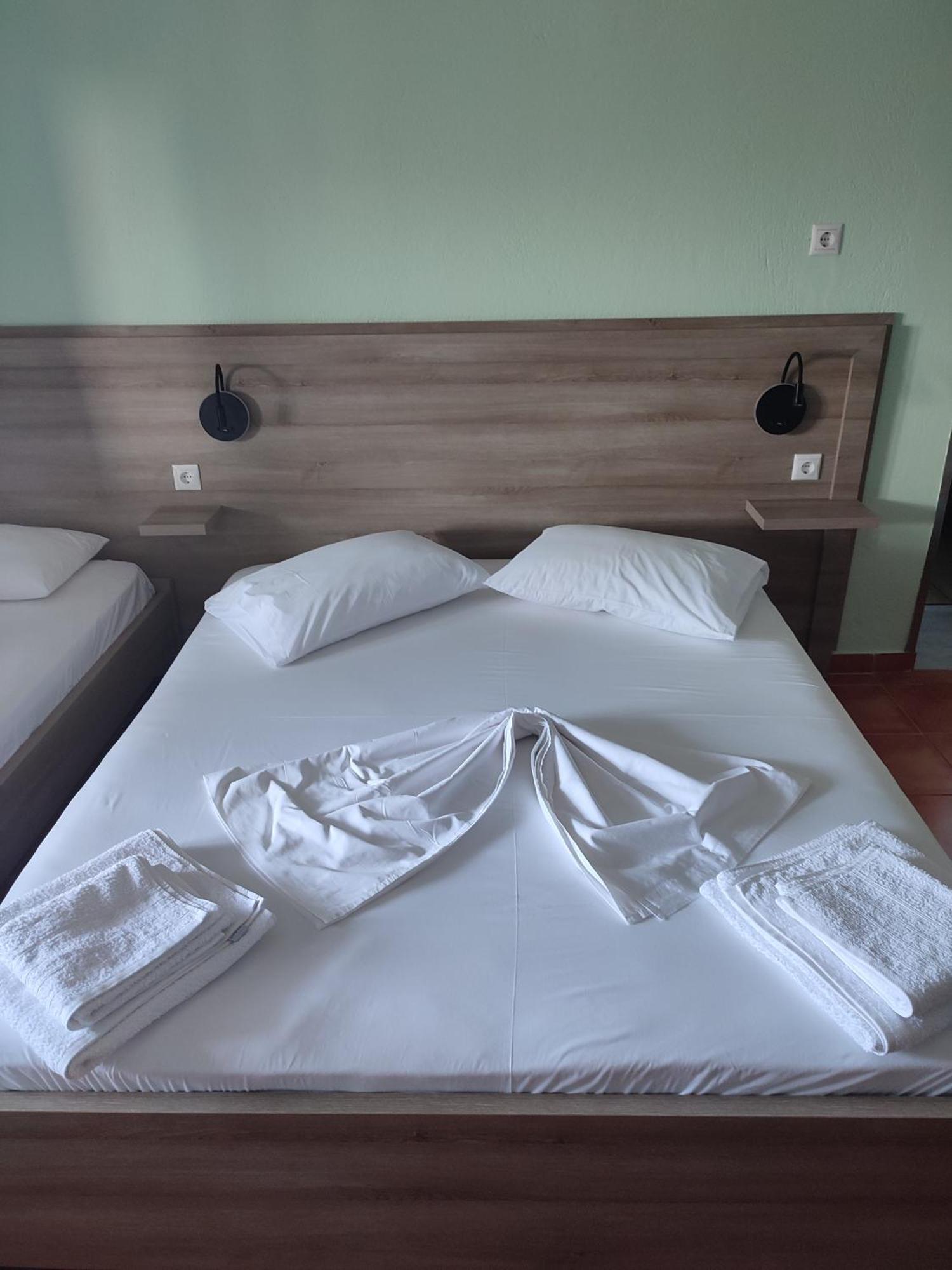 Bella Vista Hotel Himare Exterior photo